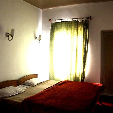 Butterfly Hotel Srinagar  Ngoại thất bức ảnh