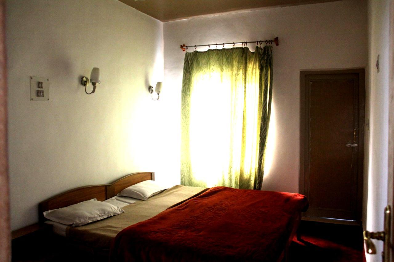 Butterfly Hotel Srinagar  Ngoại thất bức ảnh