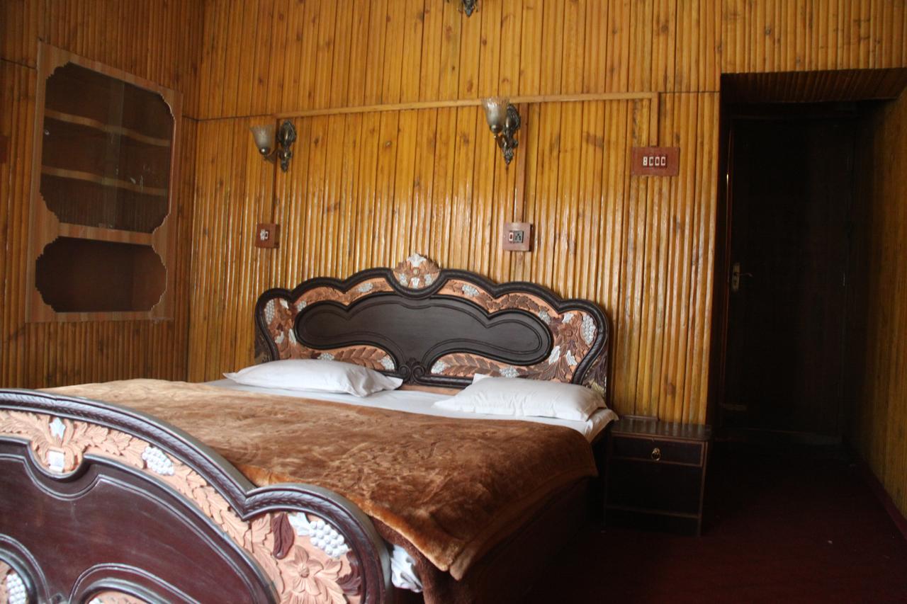 Butterfly Hotel Srinagar  Ngoại thất bức ảnh