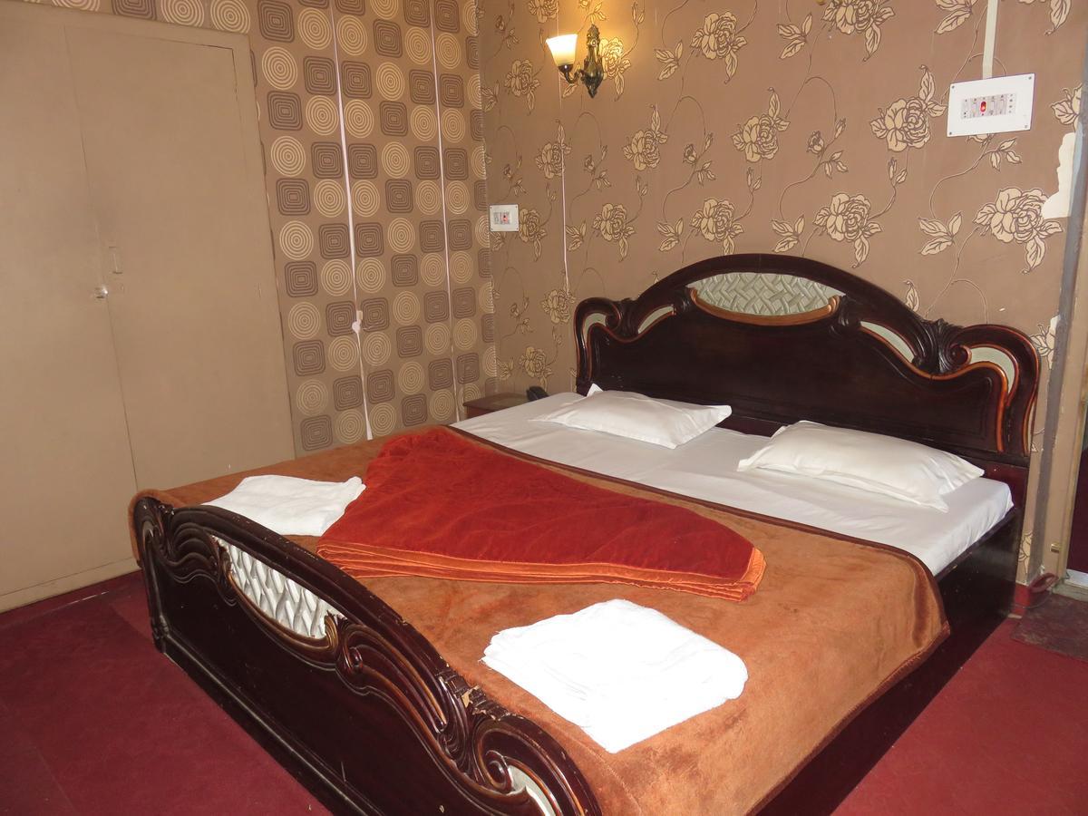 Butterfly Hotel Srinagar  Ngoại thất bức ảnh